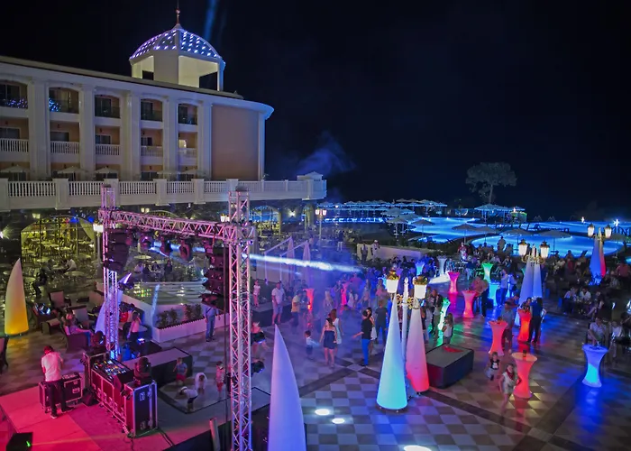 Litore & אוקורקאלאר